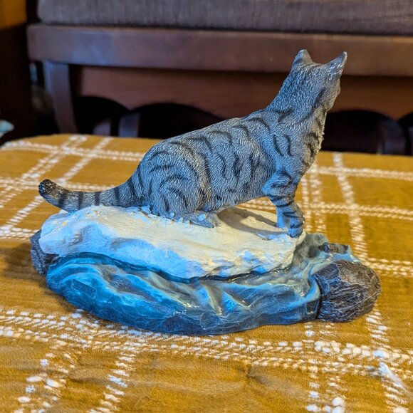 Living Stone Cat Figurine Cat Gray Tabby Winter Break - Picture 5 of 7